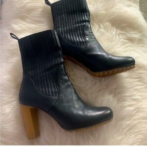Gucci leather boots 38